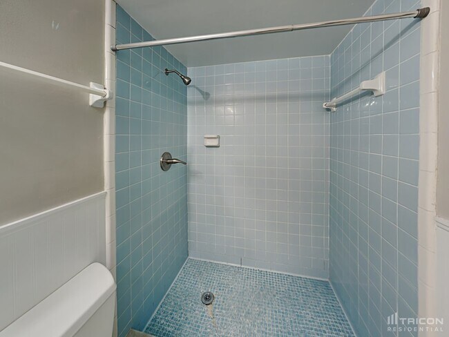 Building Photo - 1525 Guinevere Dr