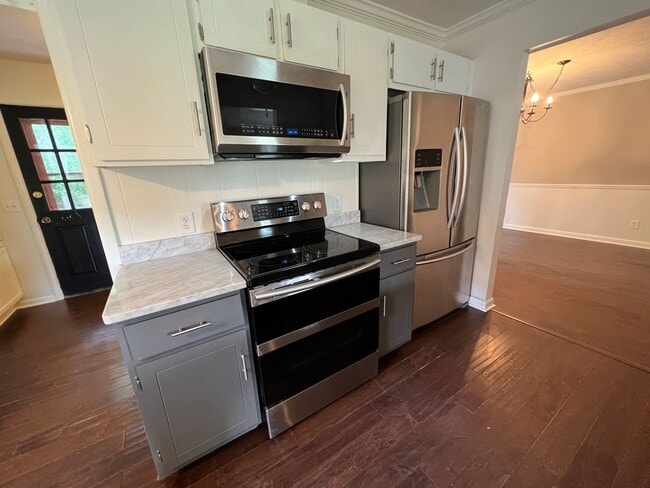 Building Photo - Cary Woods Subdivision