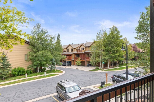 Building Photo - Stunning Furnished Park City Condo
