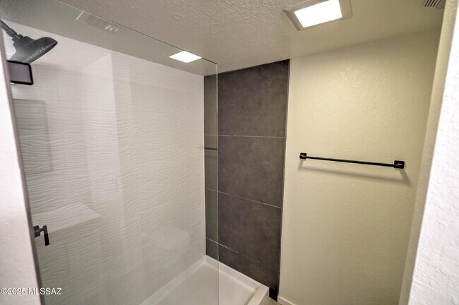 Building Photo - 5144 N Avenida Primera