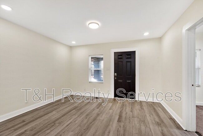 Building Photo - 1831 Olive St