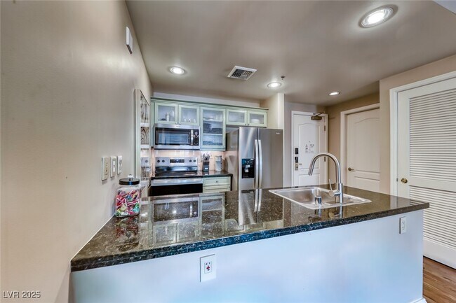 Building Photo - 30 Strada Di Villaggio