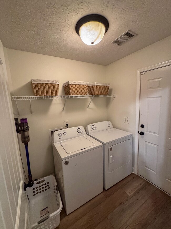 Building Photo - 127 Lee Rd 2181