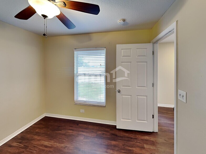 Building Photo - 1520 Presidio Dr