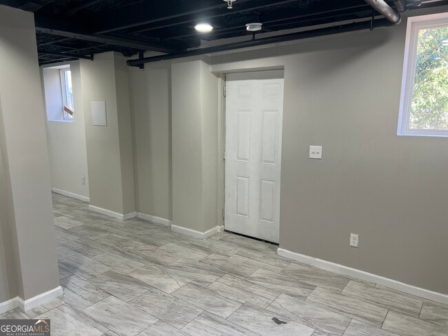 Building Photo - 1255 Pine Ave