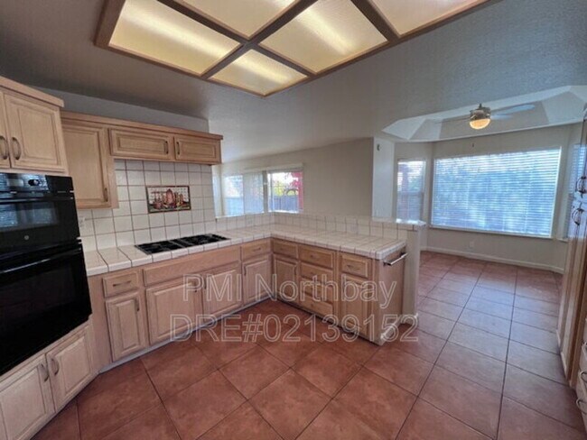 Building Photo - 3213 Hilton Head Dr