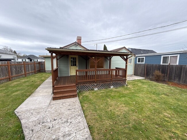 Building Photo - 1070 SW 16th Ave