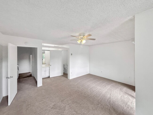 Building Photo - Beautiful 3BD/3BA W/ Attached Garage and In-Unit Laundry in La Jolla!