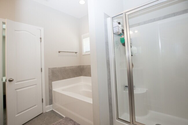Building Photo - "Spacious 4-Bedroom Home with 2.5 Baths in...