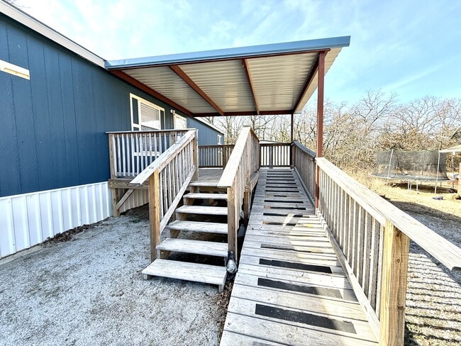 Building Photo - 291 Golden Dr