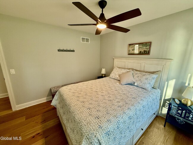 Building Photo - 16 Newton St