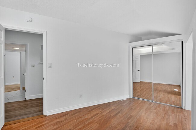 Building Photo - 4.5 Acre Dream Home in Oregon City Awaits