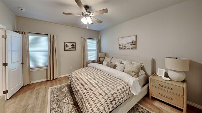 Building Photo - 6801 Labelle Dr