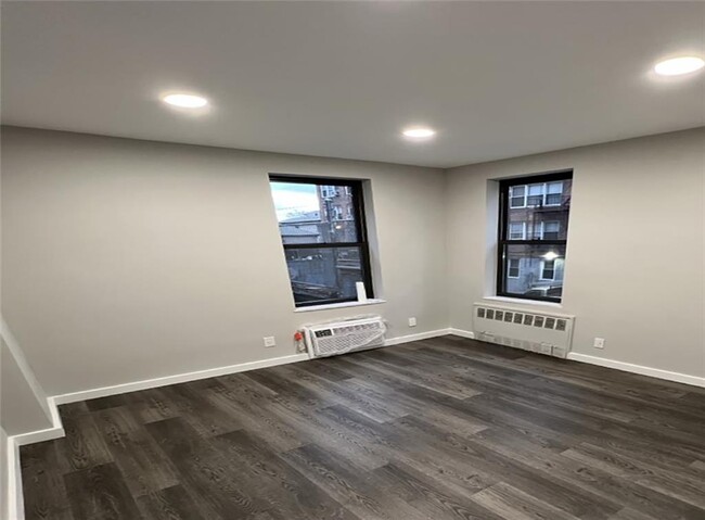 Building Photo - 1213 Avenue Z