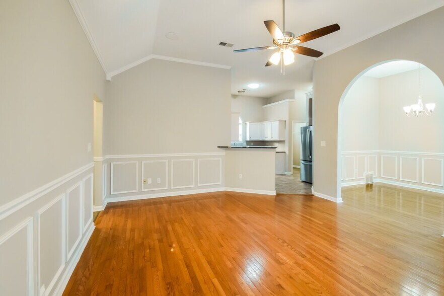 Building Photo - 7443 Glennmere Way