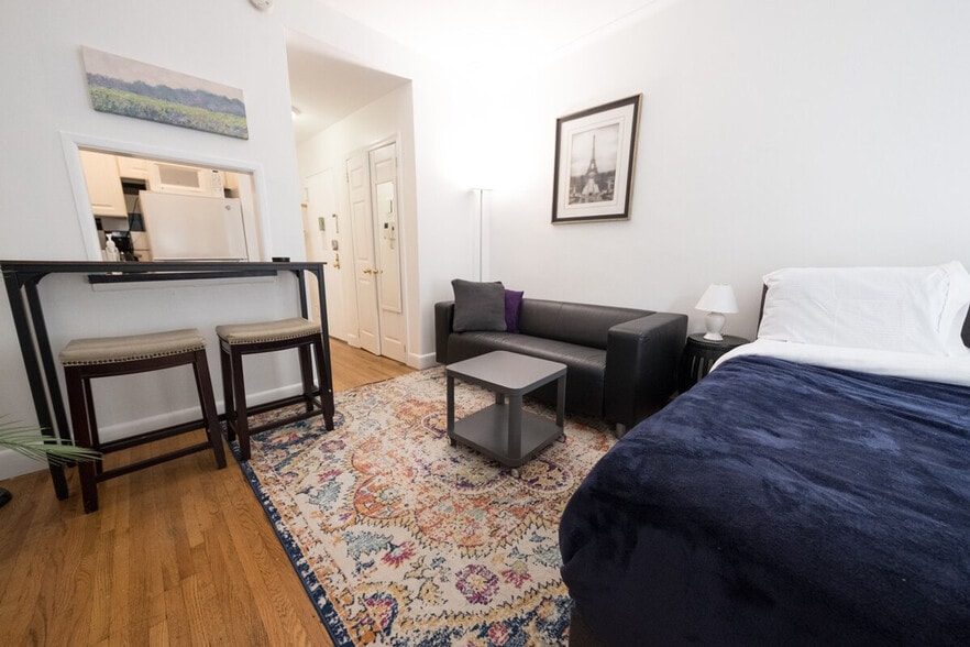 Primary Photo - 328 E 74th St