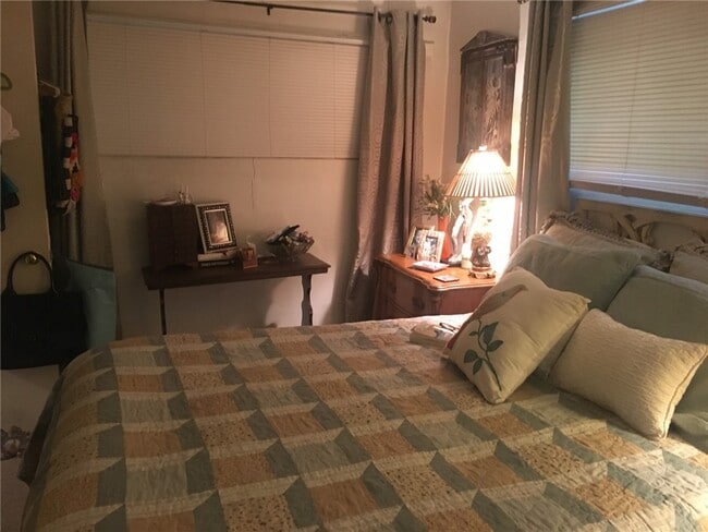 Building Photo - 101 S W Ave