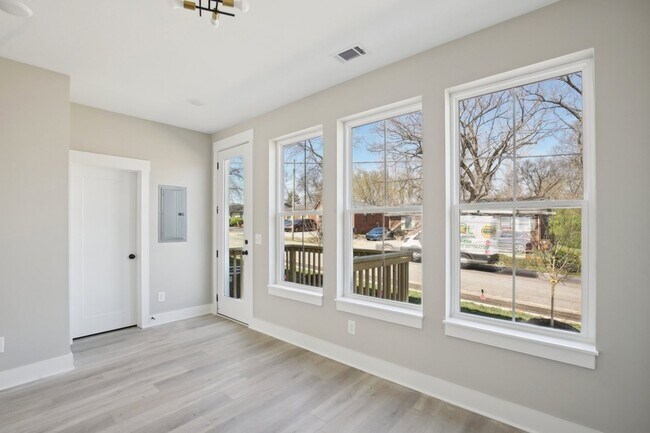 Building Photo - 341 Archwood Dr