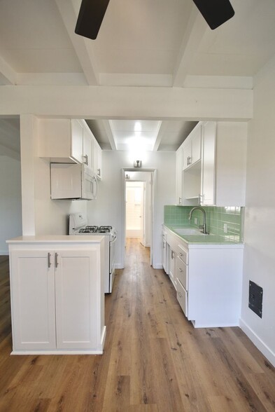 Building Photo - 6125 Whitsett Ave