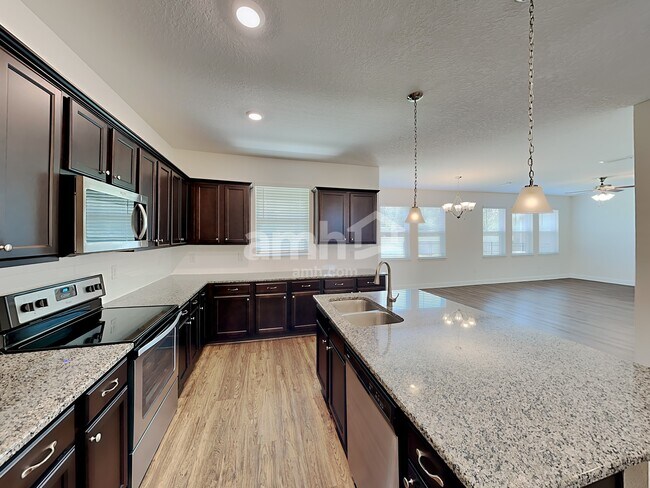Building Photo - 415 Pine Terrace Dr