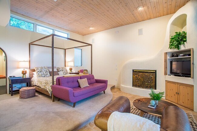 Building Photo - 4 Bed 3.5 Bath Carolyn Heights Home W/Stunning Finishes & Ideal Outdoor Space!  Option for Early ...