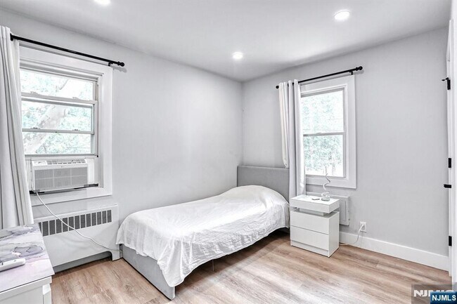Building Photo - 1600 Fair Lawn Ave