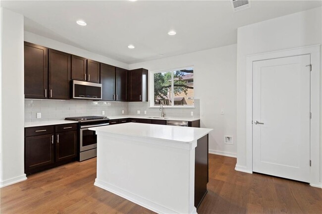 Building Photo - 6800 Menchaca Rd