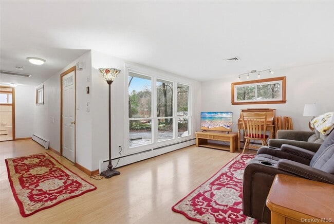 Building Photo - 19 King St