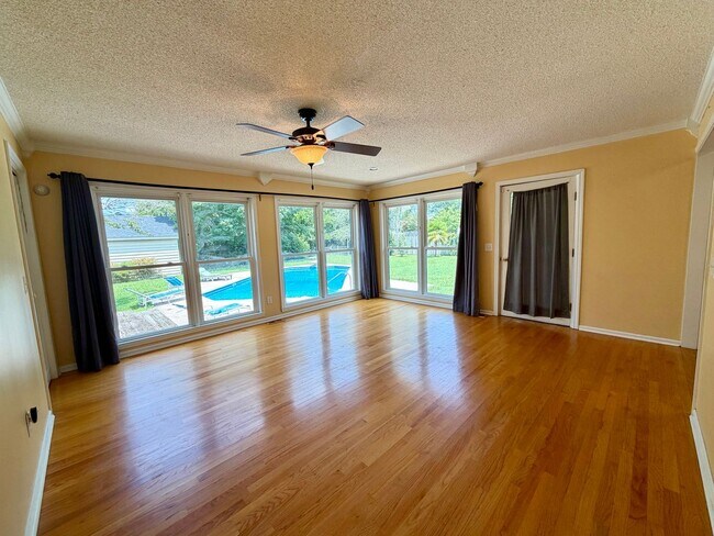 Building Photo - 2303 Gingko Dr