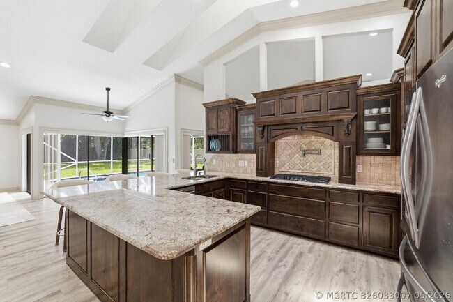 Building Photo - 15600 Rolling Meadows Cir