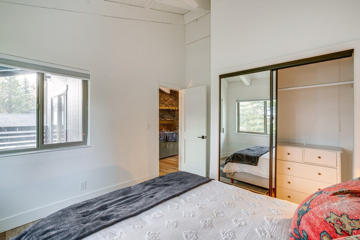 Building Photo - 574 Danube Dr