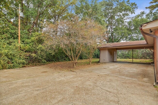 Building Photo - 4221/4223 Hawthorne Court