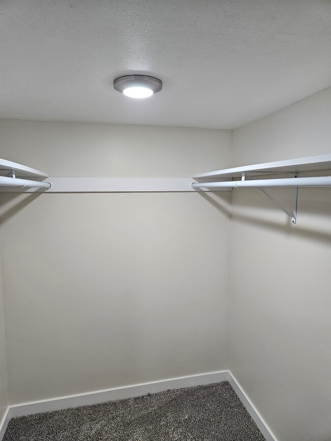 Building Photo - 1133 N Hayes Ave