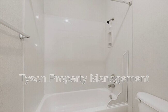 Building Photo - 1840 Bold Ruler St