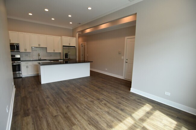 Building Photo - 3212 N Halsted St