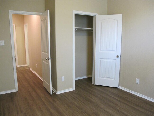 Building Photo - 6109 Mantalcino Dr
