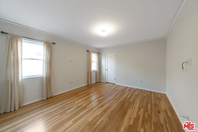 Building Photo - 1349 Meadowbrook Ave