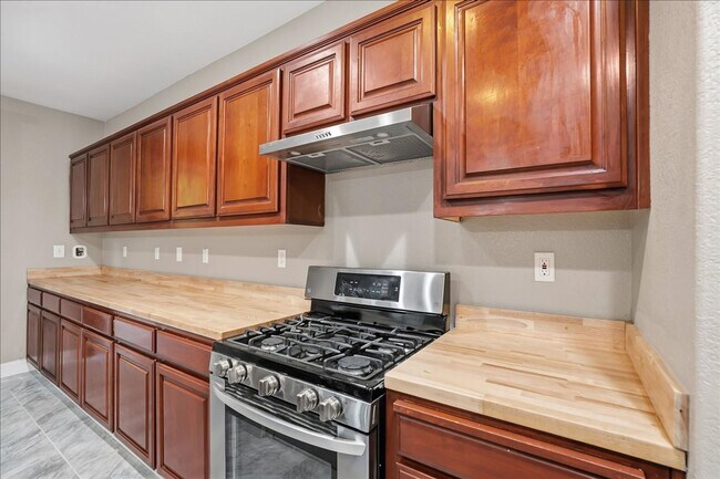 Building Photo - 70 Arches Cir