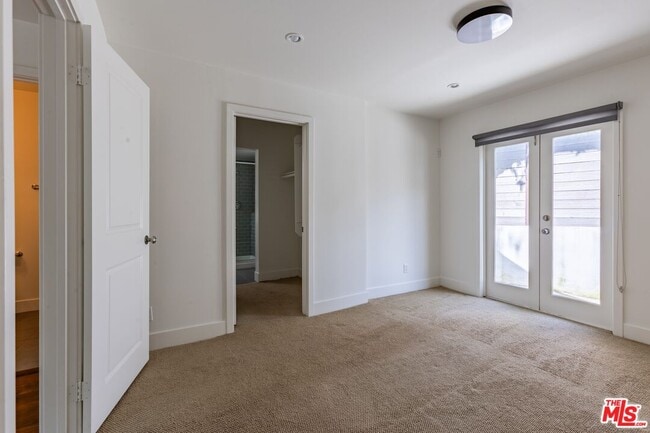 Building Photo - 2147 N Beverly Glen Blvd