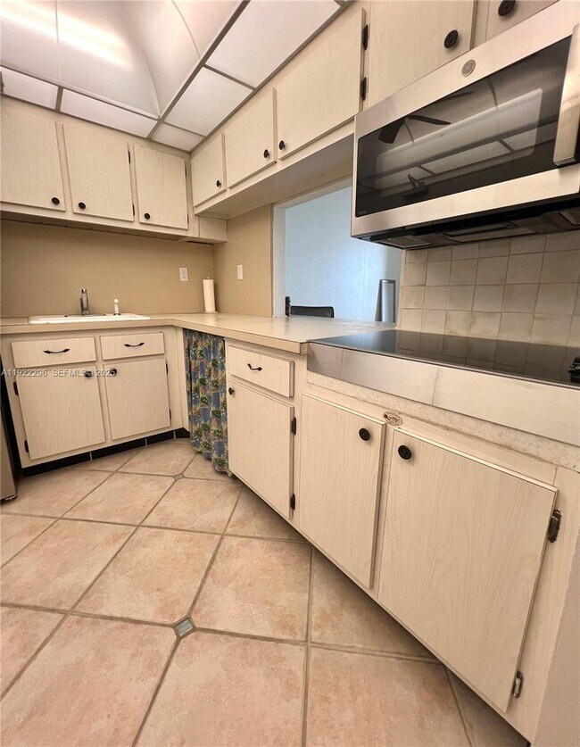 Building Photo - 401 Ocean Dr