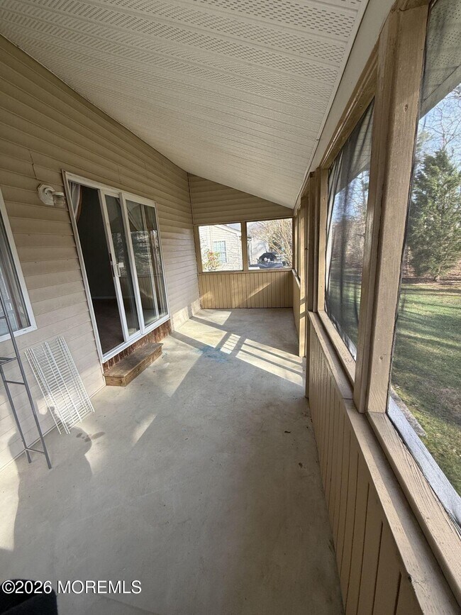 Building Photo - 12 Timberline Dr