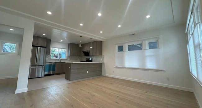 Building Photo - Fully Renovated 3BR/2.5BA SFH | Modern Upgrades | Prime San Mateo Location!