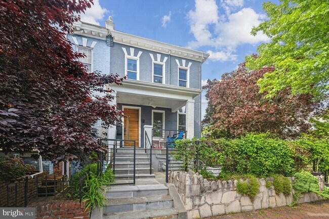 Building Photo - 522 F St NE