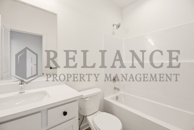 Building Photo - 5243 N Pinecrest Ct