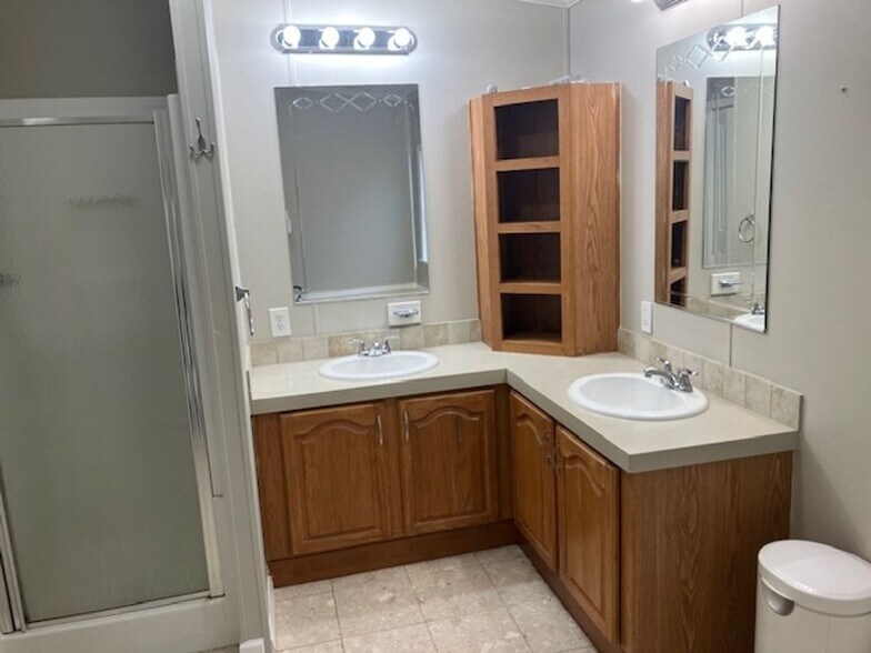 Building Photo - 1406 Winona Ct