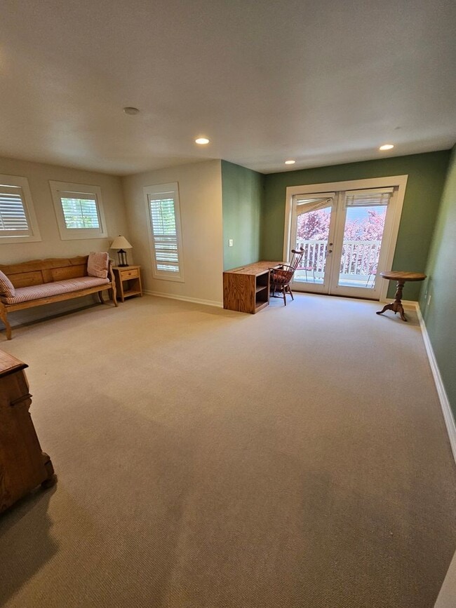 Building Photo - MOVE IN SPECIAL! 1/2 OFF FIRST MONTH'S REN...