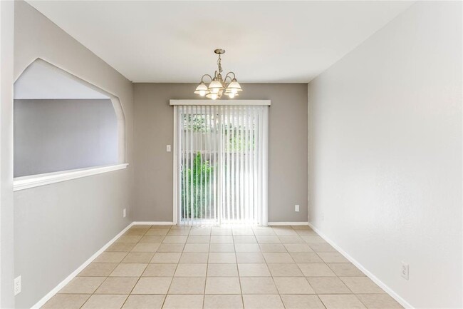 Building Photo - 816 Russet Valley Dr