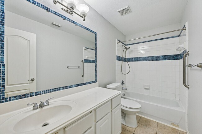 Building Photo - 15114 Magnoliabough Pl