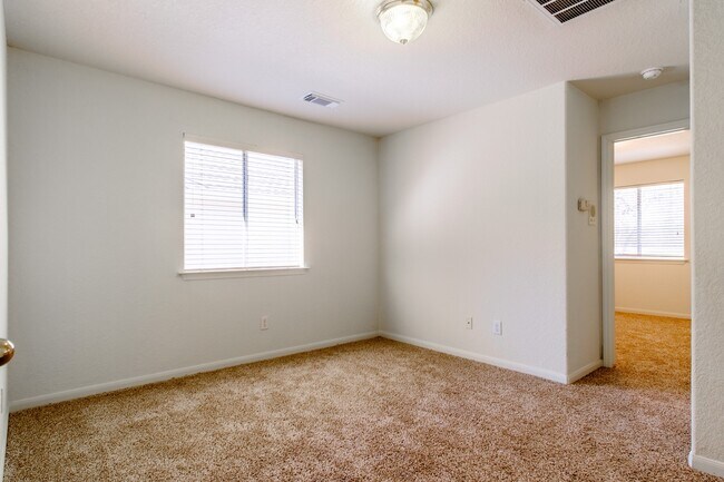 Building Photo - 2918 Five Oaks Dr