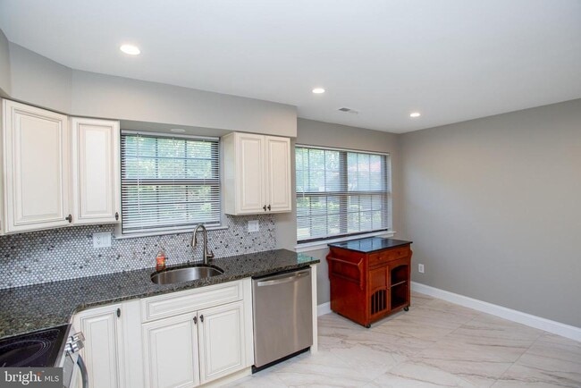 Building Photo - 19 Seton Hill Ct